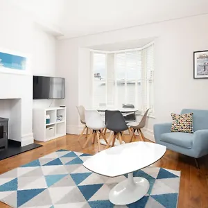 https://spacious-sillwood-street-3-bed-3-bath.brighton-hotels-england.com